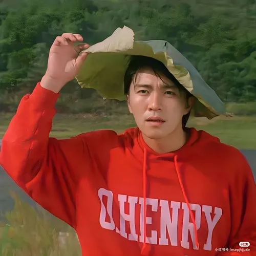 Meme phim Cứu Thế Tiểu Anh Hùng mang phong cách châm biếm sâu cay.