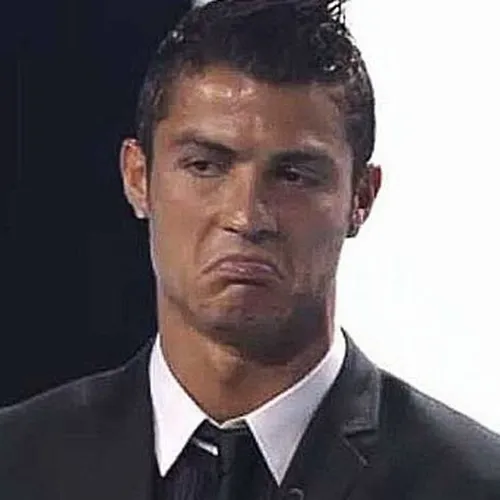 Meme chế môi nhếch nhẹ, biểu cảm “không cùng đẳng cấp”