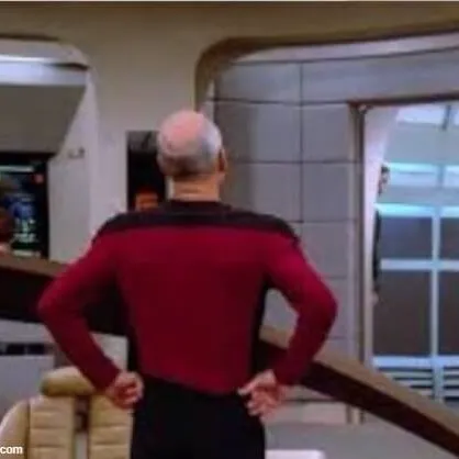 Ảnh meme chống nạnh phản ứng thách thức trong cuộc tranh cãi