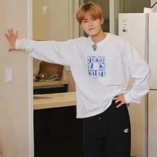 Biểu cảm “chị đại” trong meme chống nạnh lan khắp mạng