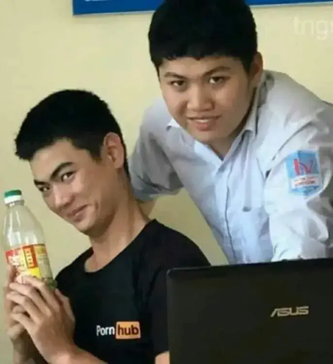 13 Ảnh chế chai Neptune xuất hiện trong pha troll nội bộ