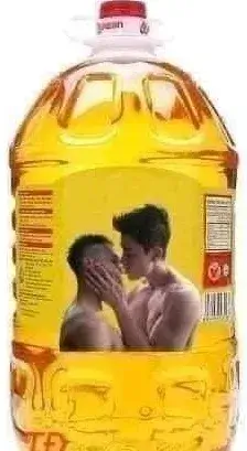 Khi chai dầu ăn trở thành biểu tượng troll bá đạo trong hội bạn thân Khi chai dầu ăn trở thành biểu tượng troll bá đạo trong hội bạn thân