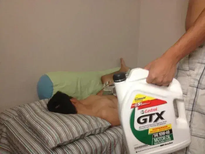 10 Ảnh vui chai dầu gắn caption troll khiến ai cũng bật cười