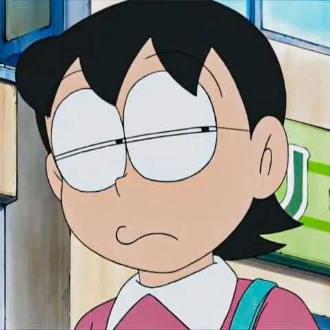 Hình vui Doraemon nằm phơi nắng ngoài sân, mắt lim dim thư giãn