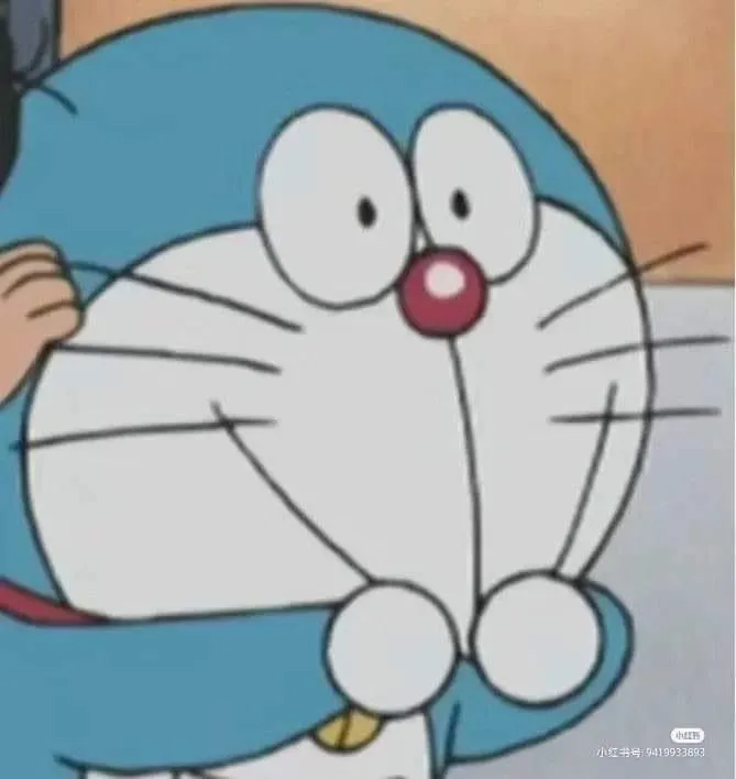 Meme Doraemon nhìn lên trời cầu nguyện khi Nobita làm sai