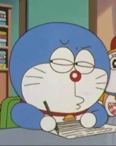 Meme Doraemon nằm dài trên sàn, mệt nhoài vì dọn đồ chơi