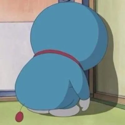Meme Doraemon cười toe toét khi thấy Nobita vấp ngã trước cửa
