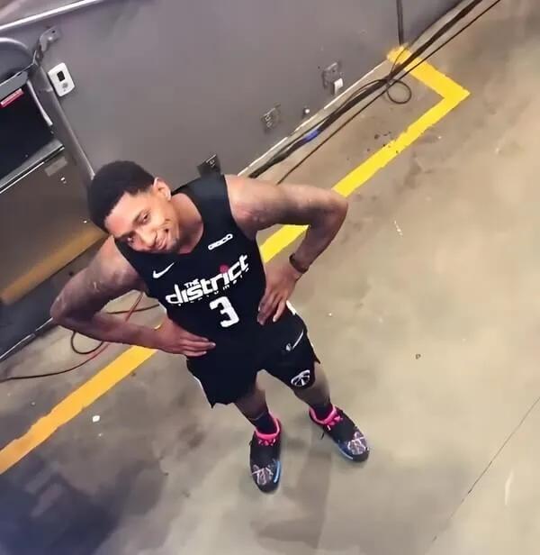 Ảnh meme chống nạnh tả cảm xúc không muốn giải thích gì