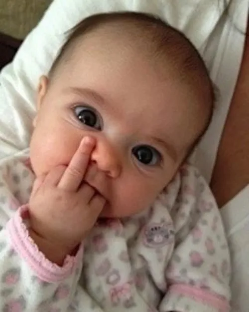 Meme vui baby phồng má giận dỗi dễ thương