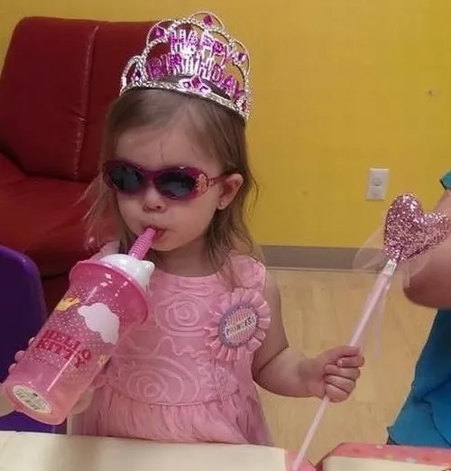 Khi cảm xúc thật của trẻ nhỏ hóa thành trend cực hot