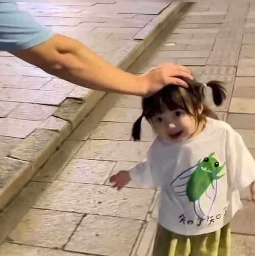 Meme em bé: từ má phính đến ánh mắt biết nói