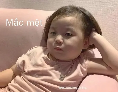 Ảnh chế baby cười nhăn nhó khi bị chụp bất ngờ