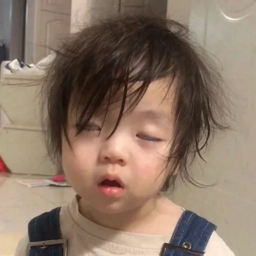 Ảnh chế baby ôm gấu bông ngủ ngon lành