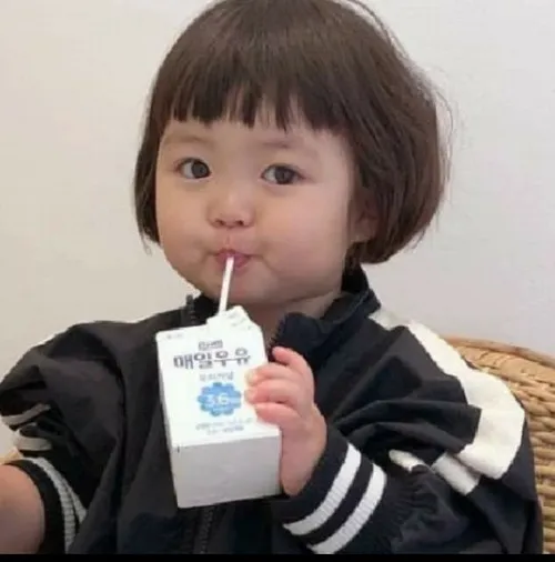 Ảnh vui baby cười toe cùng nụ hôn của mẹ