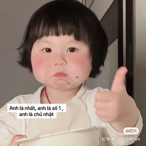 Ảnh hài em bé vỗ tay phấn khích khi nghe nhạc