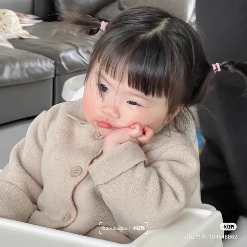 Hình hài hước nhóc Hàn bỗng khóc toáng giữa sân.