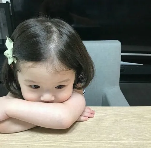 Meme đáng yêu bé Hàn líu lo gọi appa.