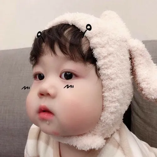 Meme troll nhóc Hàn với biểu cảm vừa khóc vừa cười.