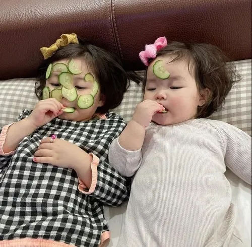 Biểu cảm ngây thơ mà mặn mòi: meme bé Hàn viral