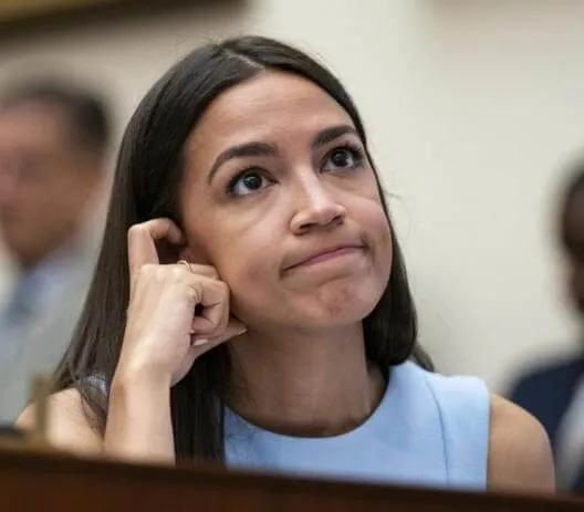 32 Ảnh hài gãi đầu ngượng nghịu trong group chat