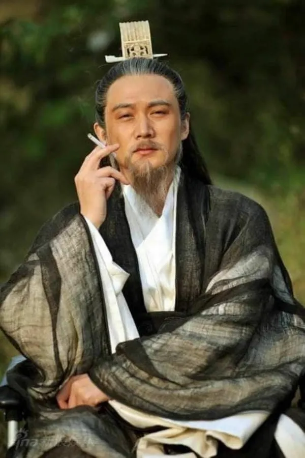 Meme chế Lưu Thiện cúi đầu cảm tạ công lao trời biển.