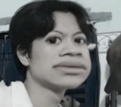 Ảnh troll Pikachu mở to mắt đầy ngạc nhiên và lúng túng