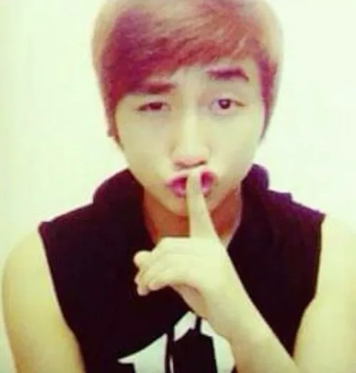 Meme chế biểu cảm cứng họng giữa cuộc nói dài dòng