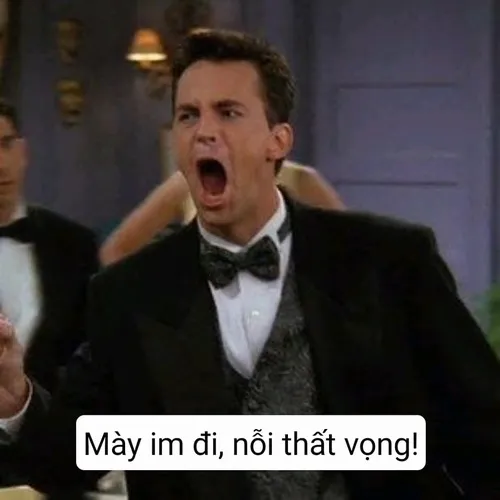 Ảnh meme buồn với ánh mắt xa vắng, chán chường.