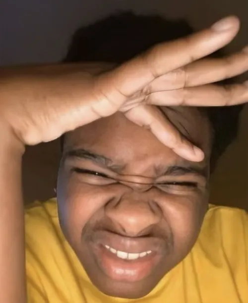 Meme hài ánh nhìn long lanh kiểu không biết nên làm gì