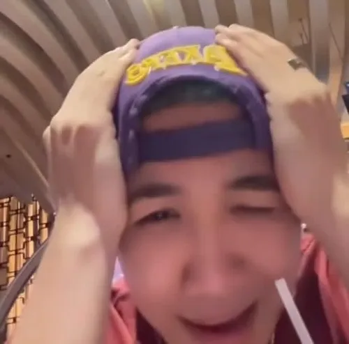 Khi cảm xúc đi lạc: loạt meme hoang mang cười ra nước mắt