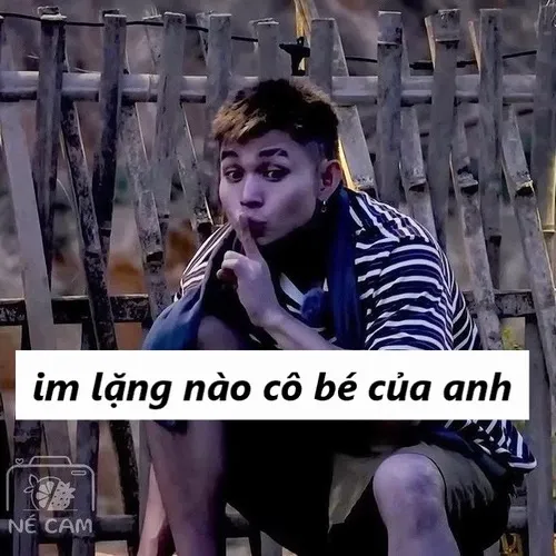 “Meme im lặng nào cô bé” – khi lời nói nhường chỗ cho ánh nhìn “Meme im lặng nào cô bé” – khi lời nói nhường chỗ cho ánh nhìn