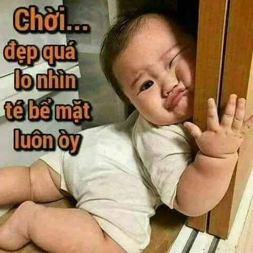 Meme hài thể hiện cách khen khéo trong cuộc trò chuyện.