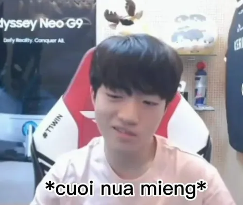 24 Ảnh chế nụ cười nửa miệng khiến dân mạng dậy sóng