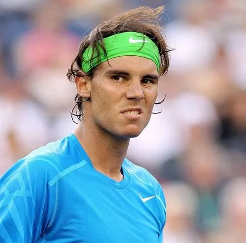 12 Khinh mà vẫn sang: khi meme trở thành thái độ