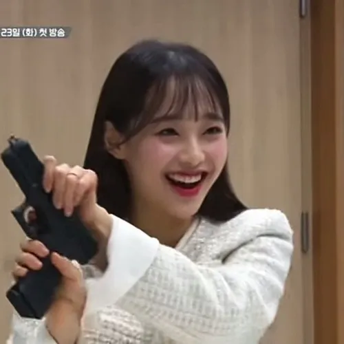 Ảnh chế khuôn mặt cáu bẳn nhìn đời bất lực