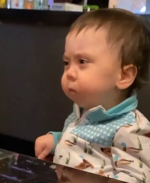 Meme vui biểu cảm lạnh lùng khi nghe lời vô lý