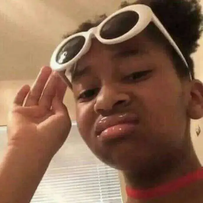 Meme lườm ánh nhìn bực tức không giấu