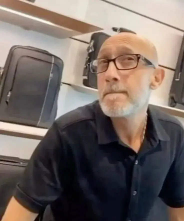 Meme ánh mắt sắc bén đậm chất mỉa mai