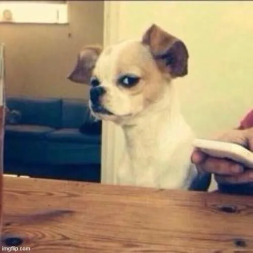 Meme hài liếc ngang nụ cười nửa miệng cực sang