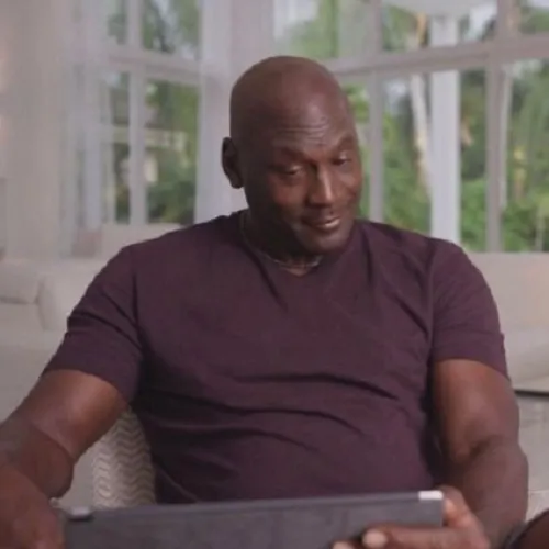 Meme liếc mắt: biểu tượng của sự mỉa mai và thần thái quyền lực