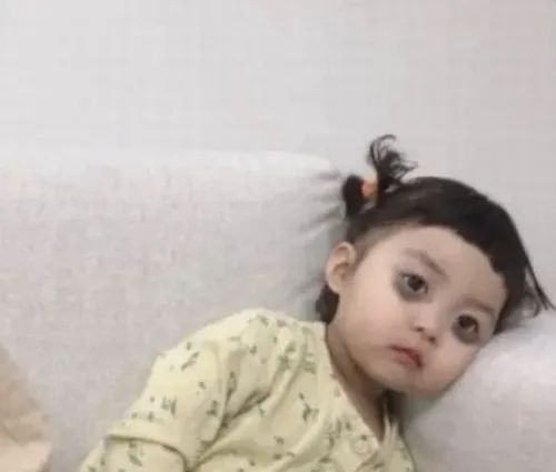 Hình chế đôi mắt mờ mịt của sinh viên mùa thi