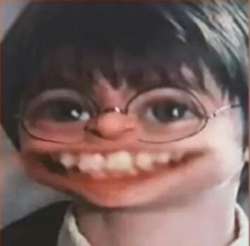 Meme thiểu năng biểu cảm cực mạnh khiến cộng đồng bình luận rần rần