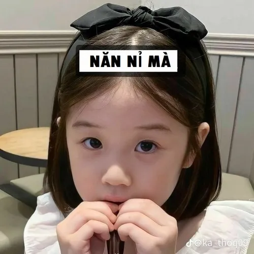 3 Meme vui gương mặt cúi xuống trong khung chat xin lỗi nhẹ nhàng.