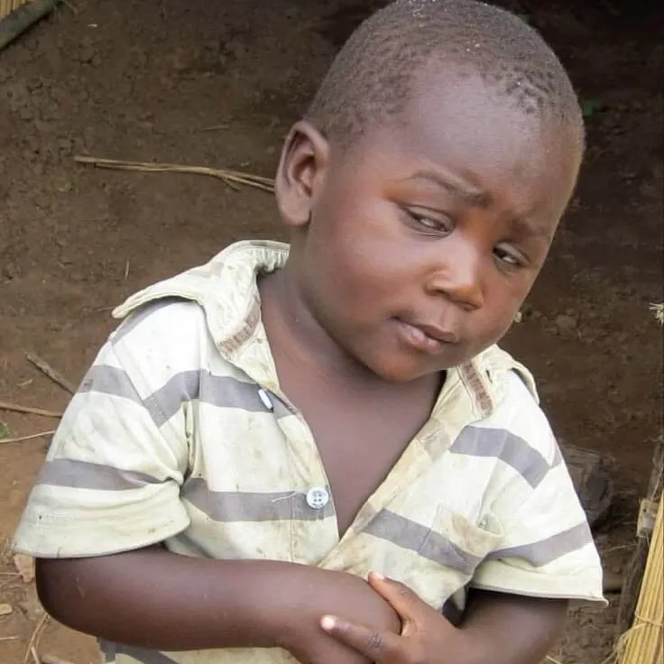 Meme troll ánh nhìn nghi ngờ thể hiện sự tỉnh táo