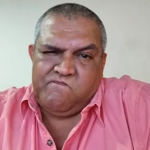 Hình troll nụ cười xã giao ẩn chứa nghi hoặc