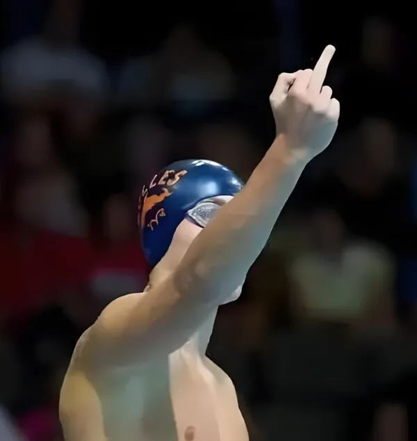 Biểu cảm troll pha chán chường siêu hợp trend