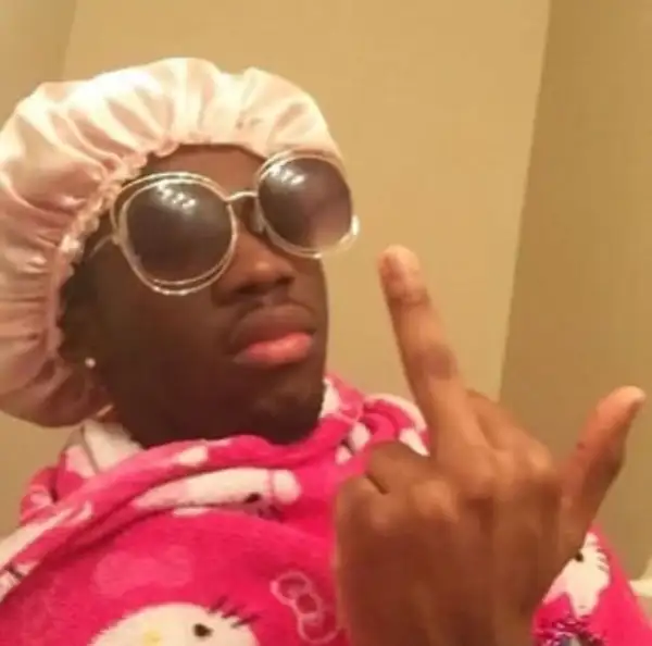 Meme giơ ngón giữa trong nhóm chat tăng tương tác trong tích tắc.