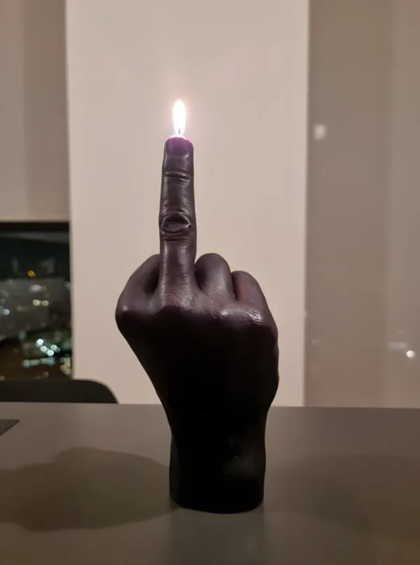 Biểu cảm “chịu thôi chứ giận cũng lười”