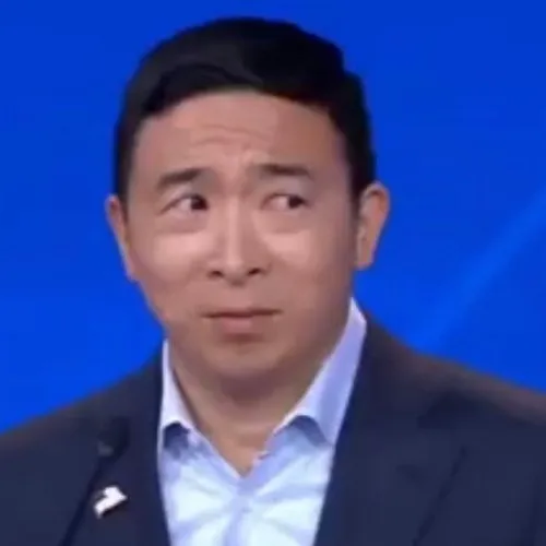 Từ cau mày đến liếc nhẹ: hành trình lan tỏa của meme nghi ngờ