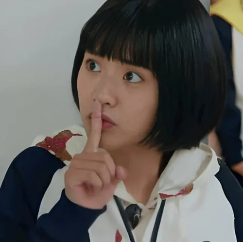 Hình meme suỵt dùng khi bạn thân nói lố.